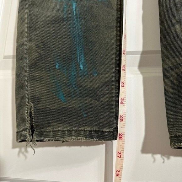 91 COTTON ON THE‎ BOYFRIEND DISTRESSED CAMO PAINT SPLATTER JEANS 8 - Picture 9 of 16